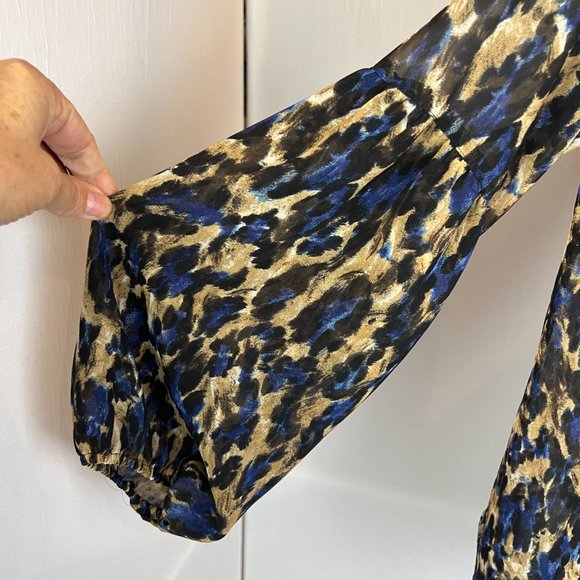 Chico's Animal Print Popover Tunic with Pleated Bodice and Cover Buttons… - Picture 8 of 9